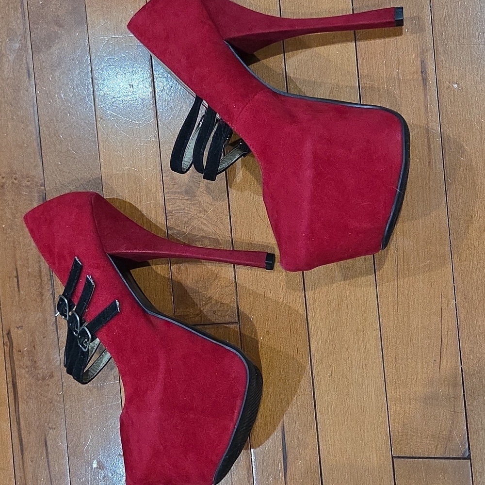 FRH 6inch Red Spike Heels with Black Straps - Picture 4 of 11